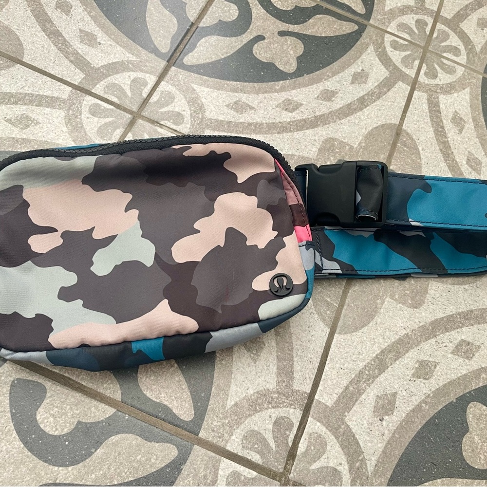 lululemon athletica Camo Belt Bag - Black, Gray, Blue